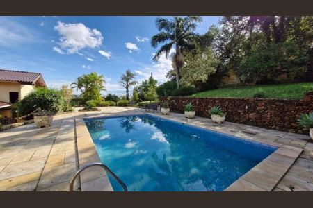 Casa à venda com 455m², 4 quartos e 4 vagas Casa à venda com 455m², 4 quartos e 4 vagasPiscina