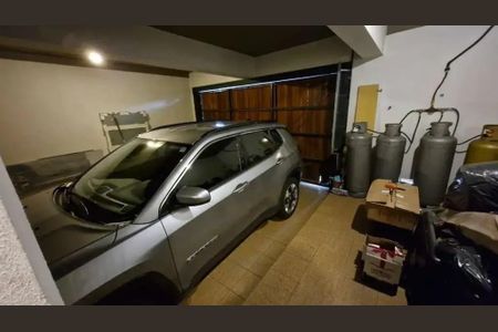 Casa à venda com 455m², 4 quartos e 4 vagas Casa à venda com 455m², 4 quartos e 4 vagasGaragem