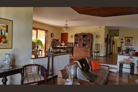 Casa à venda com 455m², 4 quartos e 4 vagas Casa à venda com 455m², 4 quartos e 4 vagasSala