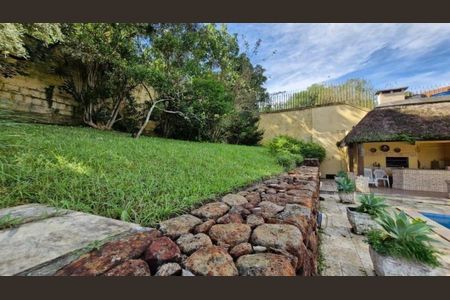 Casa à venda com 455m², 4 quartos e 4 vagas Casa à venda com 455m², 4 quartos e 4 vagasÁrea Externa