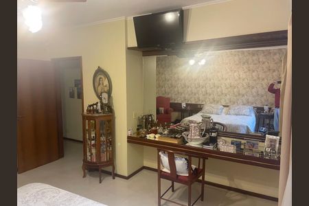 Casa à venda com 455m², 4 quartos e 4 vagas Casa à venda com 455m², 4 quartos e 4 vagasQuarto