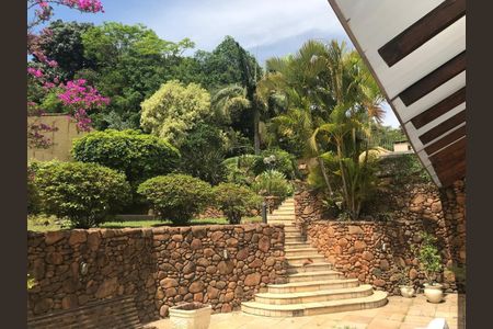 Casa à venda com 455m², 4 quartos e 4 vagas Casa à venda com 455m², 4 quartos e 4 vagasÁrea Externa