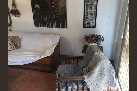 Casa à venda com 455m², 4 quartos e 4 vagas Casa à venda com 455m², 4 quartos e 4 vagasQuarto