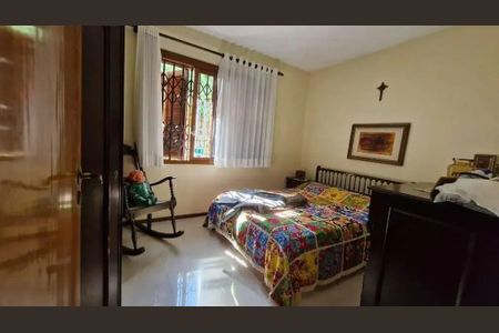 Casa à venda com 455m², 4 quartos e 4 vagas Casa à venda com 455m², 4 quartos e 4 vagasQuarto