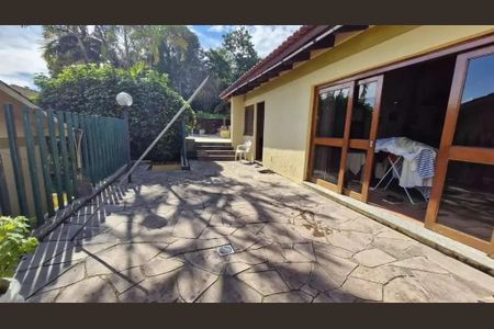 Casa à venda com 455m², 4 quartos e 4 vagas Casa à venda com 455m², 4 quartos e 4 vagasÁrea Externa
