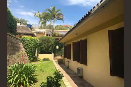 Casa à venda com 455m², 4 quartos e 4 vagas Casa à venda com 455m², 4 quartos e 4 vagasÁrea Externa