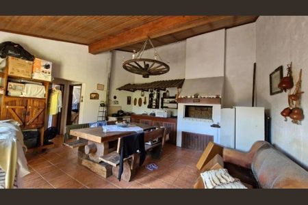 Casa à venda com 455m², 4 quartos e 4 vagas Casa à venda com 455m², 4 quartos e 4 vagasCozinha