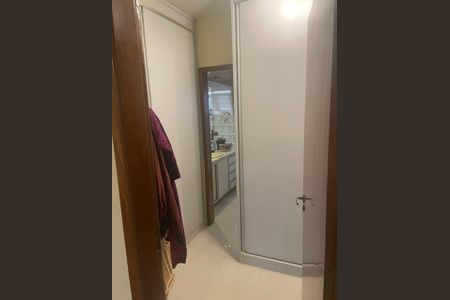 Casa à venda com 455m², 4 quartos e 4 vagas Casa à venda com 455m², 4 quartos e 4 vagasCorredor