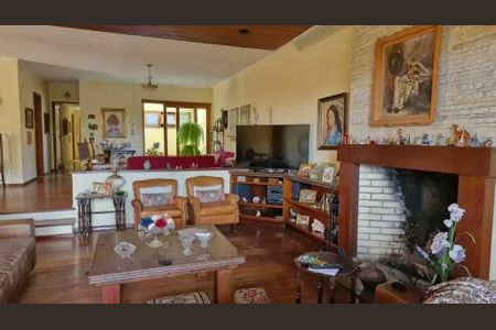 Casa à venda com 455m², 4 quartos e 4 vagas Casa à venda com 455m², 4 quartos e 4 vagasSala