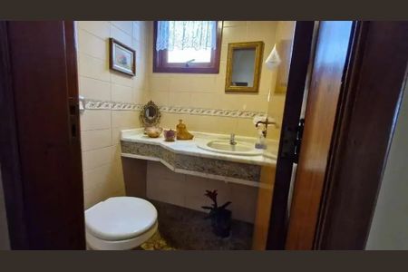 Casa à venda com 455m², 4 quartos e 4 vagas Casa à venda com 455m², 4 quartos e 4 vagasBanheiro