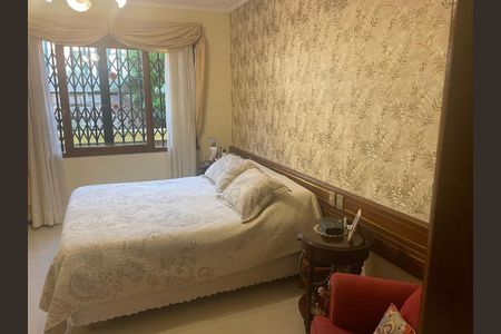 Casa à venda com 455m², 4 quartos e 4 vagas Casa à venda com 455m², 4 quartos e 4 vagasQuarto