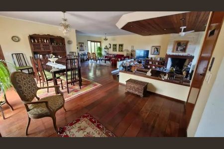 Casa à venda com 455m², 4 quartos e 4 vagas Casa à venda com 455m², 4 quartos e 4 vagasSala