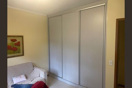 Casa à venda com 455m², 4 quartos e 4 vagas Casa à venda com 455m², 4 quartos e 4 vagasQuarto