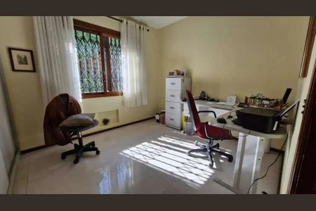 Casa à venda com 455m², 4 quartos e 4 vagas Casa à venda com 455m², 4 quartos e 4 vagasQuarto