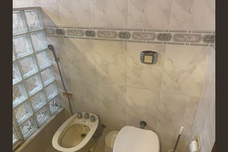 Casa à venda com 455m², 4 quartos e 4 vagas Casa à venda com 455m², 4 quartos e 4 vagasBanheiro