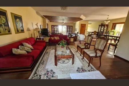 Casa à venda com 455m², 4 quartos e 4 vagas Casa à venda com 455m², 4 quartos e 4 vagasSala