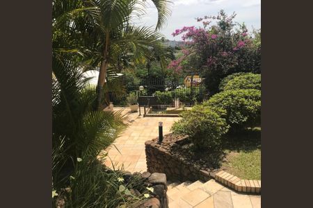 Casa à venda com 455m², 4 quartos e 4 vagas Casa à venda com 455m², 4 quartos e 4 vagasÁrea Externa