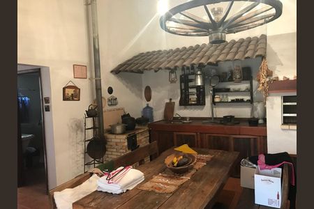 Casa à venda com 455m², 4 quartos e 4 vagas Casa à venda com 455m², 4 quartos e 4 vagasCozinha