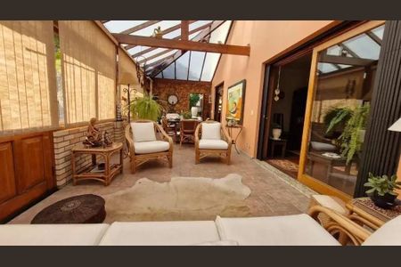 Casa à venda com 455m², 4 quartos e 4 vagas Casa à venda com 455m², 4 quartos e 4 vagasSala