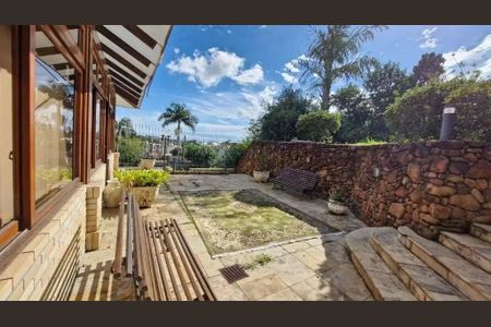 Casa à venda com 455m², 4 quartos e 4 vagas Casa à venda com 455m², 4 quartos e 4 vagasÁrea Externa