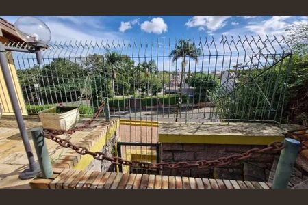 Casa à venda com 455m², 4 quartos e 4 vagas Casa à venda com 455m², 4 quartos e 4 vagasÁrea Externa