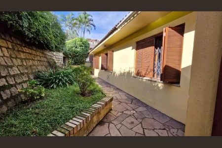 Casa à venda com 455m², 4 quartos e 4 vagas Casa à venda com 455m², 4 quartos e 4 vagasÁrea Externa