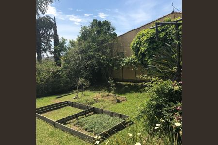 Casa à venda com 455m², 4 quartos e 4 vagas Casa à venda com 455m², 4 quartos e 4 vagasÁrea Externa