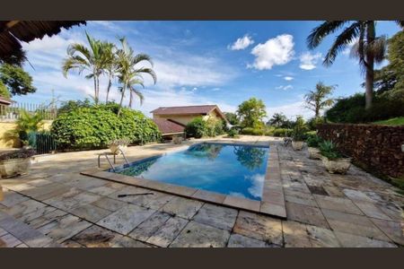 Casa à venda com 455m², 4 quartos e 4 vagas Casa à venda com 455m², 4 quartos e 4 vagasPiscina