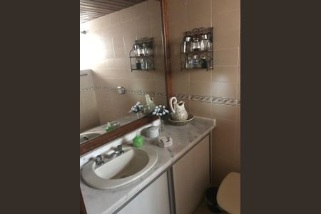 Casa à venda com 455m², 4 quartos e 4 vagas Casa à venda com 455m², 4 quartos e 4 vagasBanheiro
