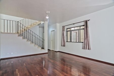 Casa à venda com 208m², 3 quartos e 3 vagasSala