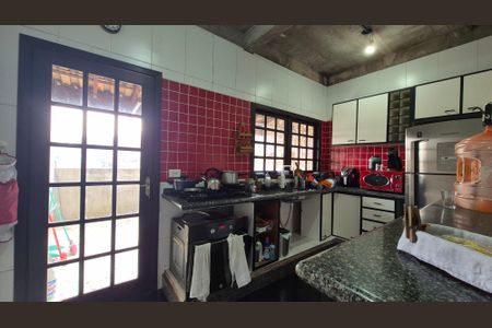 Casa à venda com 200m², 2 quartos e 2 vagas Casa à venda com 200m², 2 quartos e 2 vagasCozinha