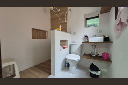 Casa à venda com 200m², 2 quartos e 2 vagas Casa à venda com 200m², 2 quartos e 2 vagasBanheiro da Suíte