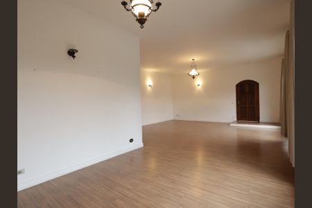 Casa para alugar com 303m², 6 quartos e 3 vagasSala de TV