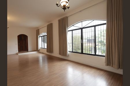 Sala de TV de casa para alugar com 6 quartos, 303m² em Jardim Londrina, São Paulo