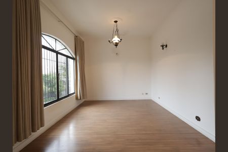 Casa para alugar com 303m², 6 quartos e 3 vagasSala de TV