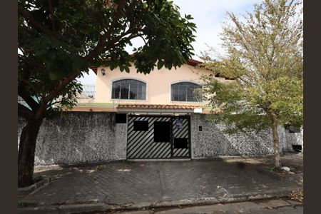Casa para alugar com 303m², 6 quartos e 3 vagasFachada
