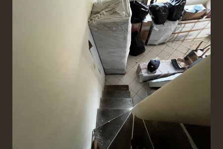 Casa à venda com 190m², 3 quartos e 3 vagasEscada