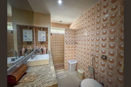 Apartamento à venda com 228m², 4 quartos e 2 vagasBanheiro da Suíte 2