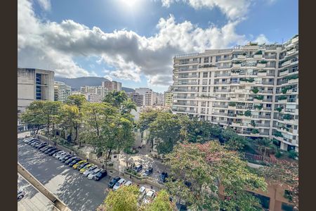 Apartamento à venda com 228m², 4 quartos e 2 vagasVista