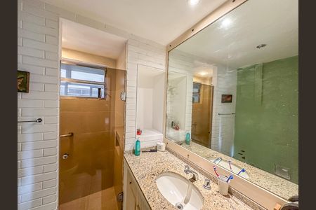 Apartamento à venda com 228m², 4 quartos e 2 vagasBanheiro