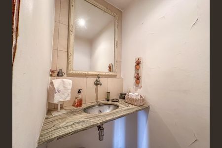 Apartamento à venda com 228m², 4 quartos e 2 vagasBanheiro