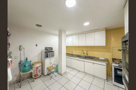 Apartamento à venda com 228m², 4 quartos e 2 vagasCozinha