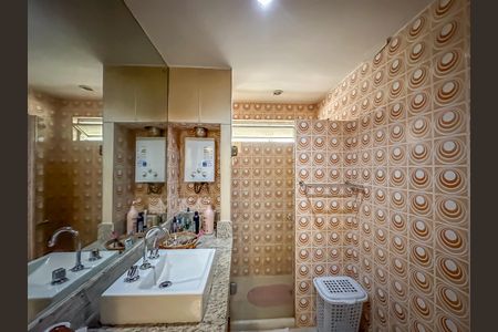 Apartamento à venda com 228m², 4 quartos e 2 vagasBanheiro da Suíte 2