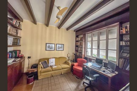 Apartamento à venda com 228m², 4 quartos e 2 vagasEscritório