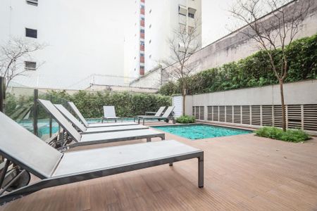 Apartamento à venda com 205m², 3 quartos e 4 vagas Apartamento à venda com 205m², 3 quartos e 4 vagasÁrea comum - Piscina