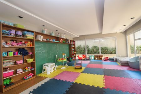 Apartamento à venda com 205m², 3 quartos e 4 vagas Apartamento à venda com 205m², 3 quartos e 4 vagasBrinquedoteca