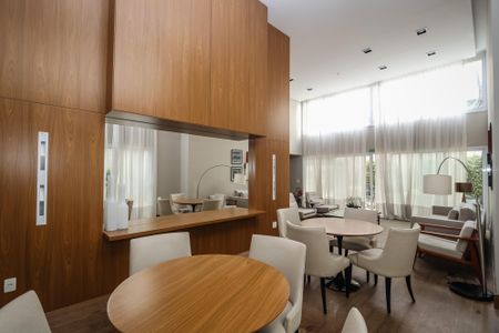 Apartamento à venda com 205m², 3 quartos e 4 vagas Apartamento à venda com 205m², 3 quartos e 4 vagasÁrea comum - Salão de festas