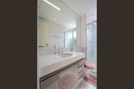 Apartamento à venda com 205m², 3 quartos e 4 vagas Apartamento à venda com 205m², 3 quartos e 4 vagasBanheiro da Suite 2