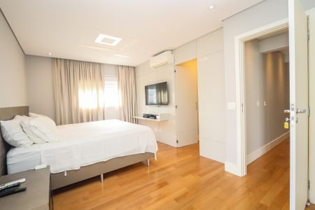 Apartamento à venda com 205m², 3 quartos e 4 vagas Apartamento à venda com 205m², 3 quartos e 4 vagasSuite