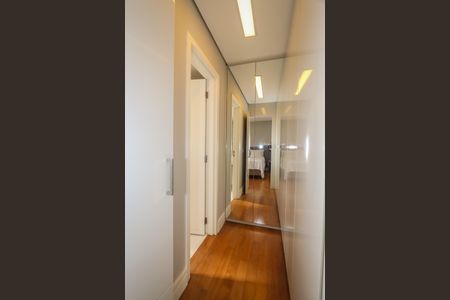 Apartamento à venda com 205m², 3 quartos e 4 vagas Apartamento à venda com 205m², 3 quartos e 4 vagasCloset da Suite